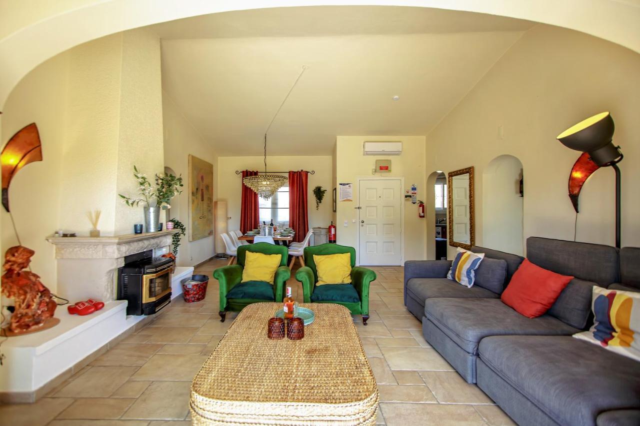Villa Yvonne,private Pool,private Parking 1,7 Km From The Beatch